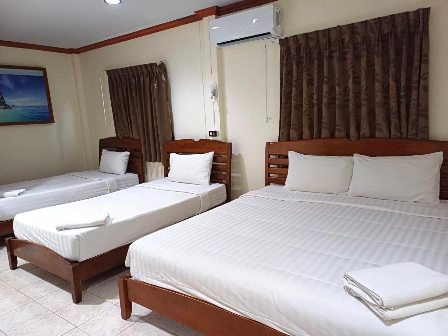 Golden Bee Phiphi Hotel Exterior photo